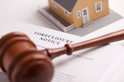 The Difference Between a Judicial and Nonjudicial Foreclosure
